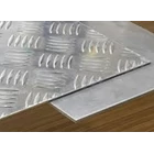 Plat Aluminium Bordes / kembang 4' x 8' x 1mm 1